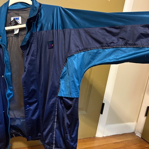 IN Sport GORE-TEX Reflective Mesh-lined windbreaker - Picture 4 of 8